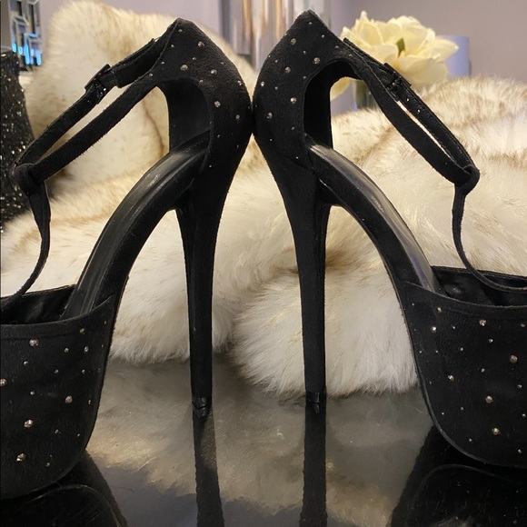 Black high heels Never used ✨Size 8.5 Brand “ It Call Spring “Very comfortable - Picture 10 of 14